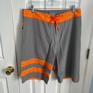 NWT UV Skinz Koi Limited Edition Mens‎ 34 Grey Polyester Swim Trunks
